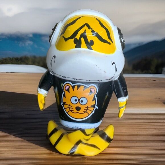 Ryan's World Tiger Shark Gil Animal 3" Inch Figure Bonkers Toys Remka - Picture 1 of 3